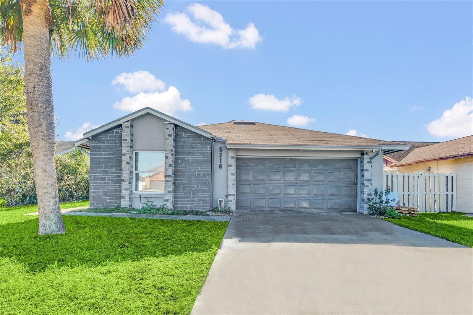 Foto de propiedad en 5316 JADE ST KISSIMMEE con MLS# O6411707