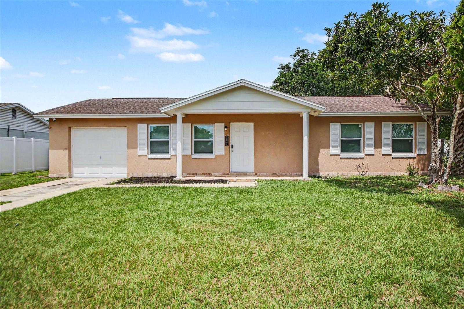 Foto de propiedad en 140 GUAYMAS DR KISSIMMEE con MLS# O6411942