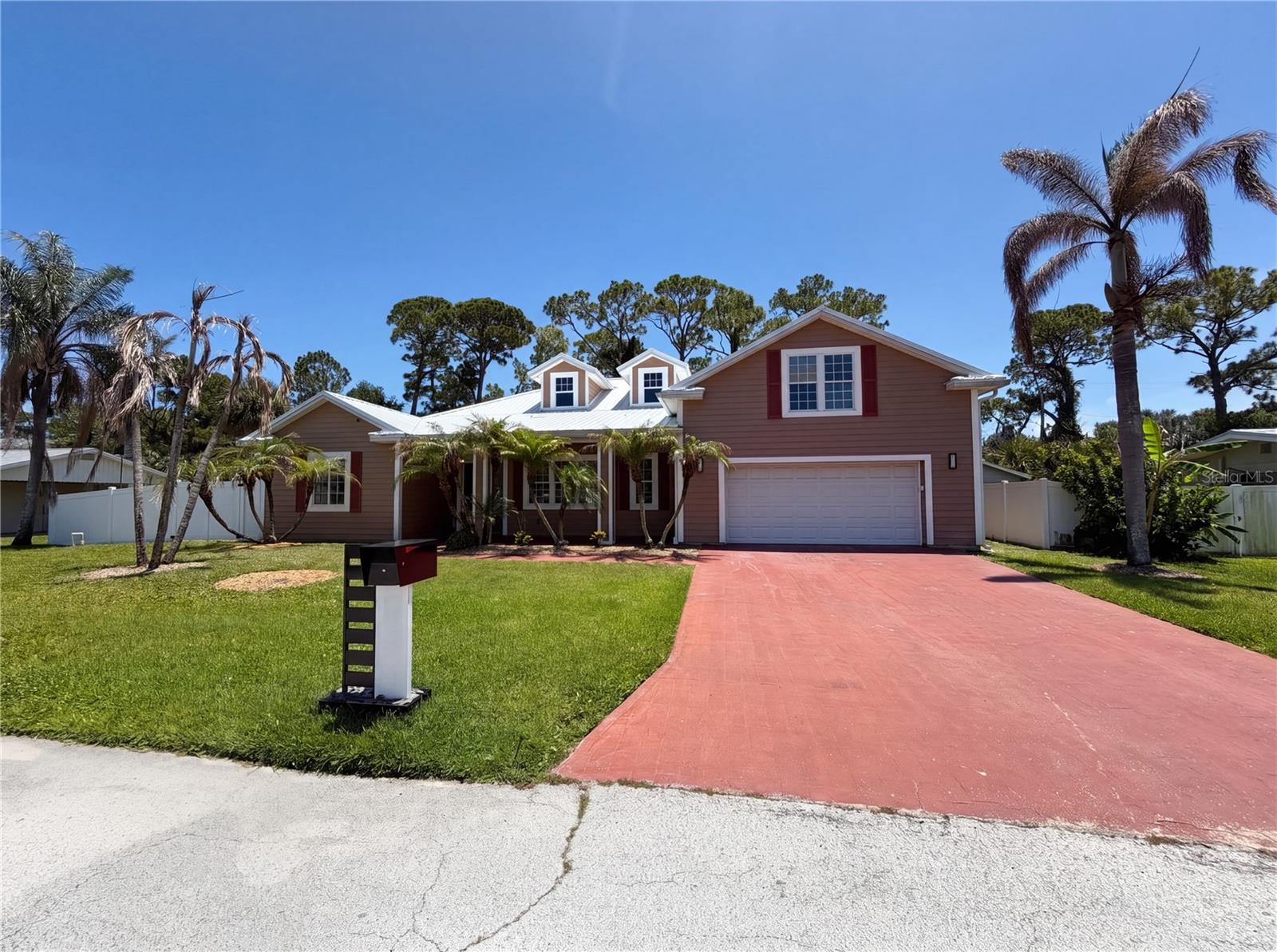 Foto de propiedad en 375 NORA AVE MERRITT ISLAND con MLS# O6412609