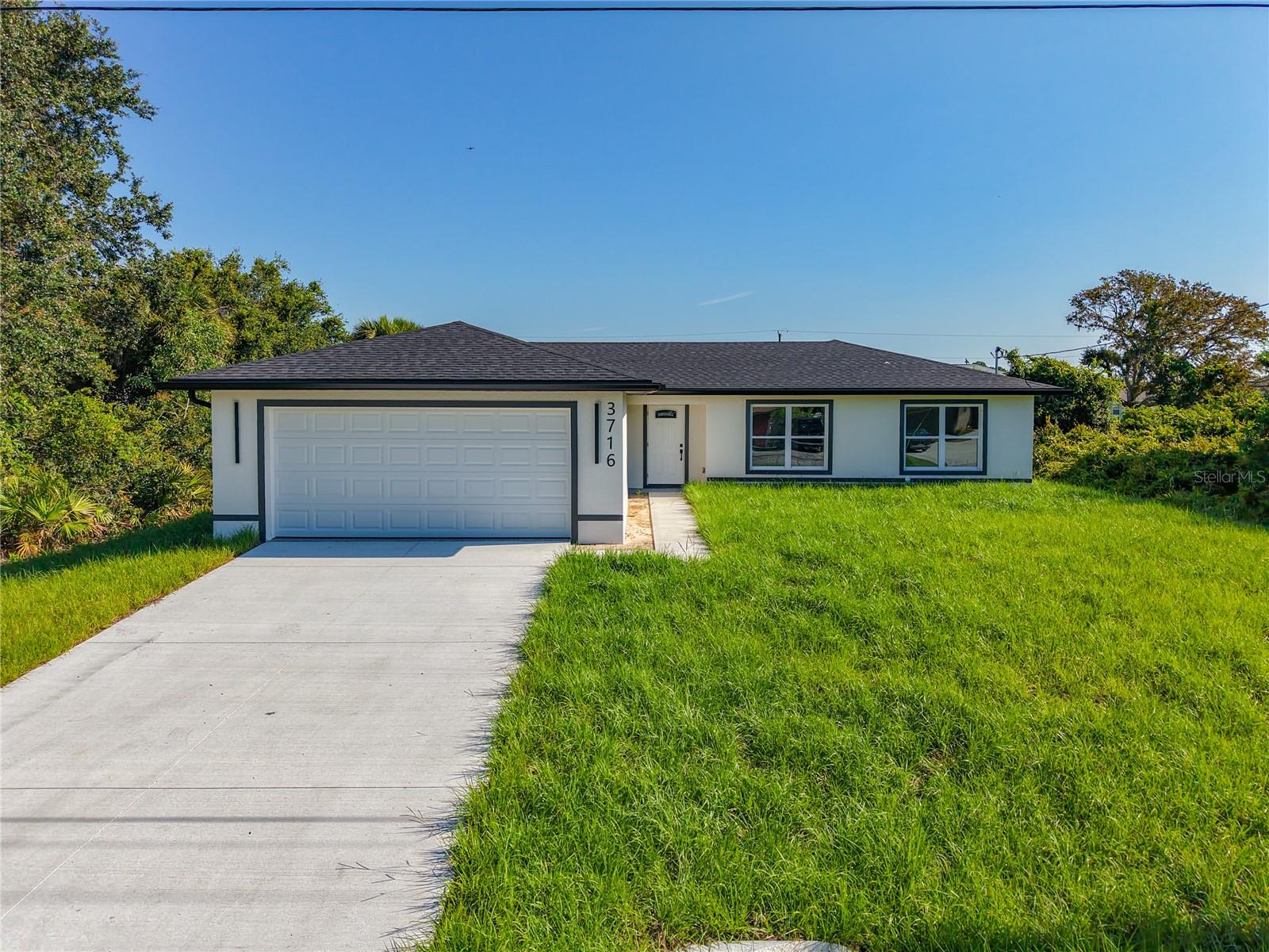 Foto de propiedad en 3716 5TH ST W LEHIGH ACRES con MLS# O6413216
