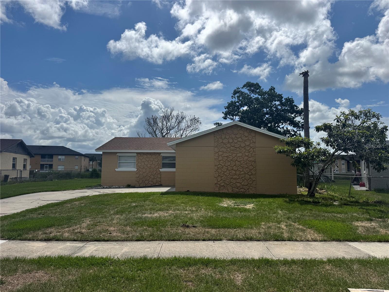 Foto de propiedad en 5693 TULIP AVE ORLANDO con MLS# O6415622
