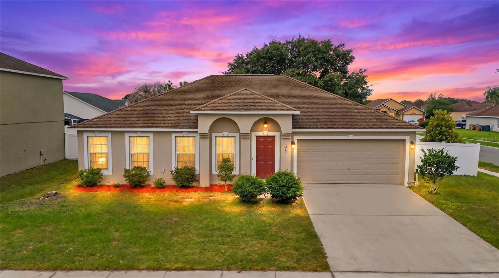 Foto de propiedad en 2589 HUNLEY LOOP KISSIMMEE con MLS# O6415759