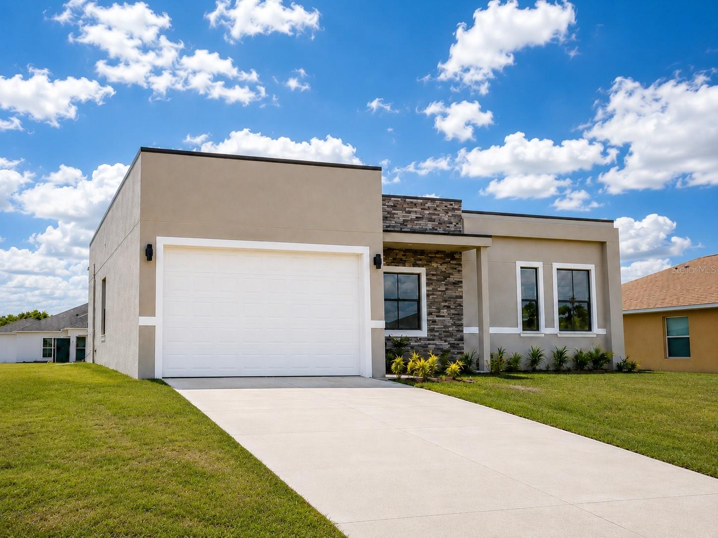 Foto de propiedad en 1107 NW 9TH AVE CAPE CORAL con MLS# O6416066