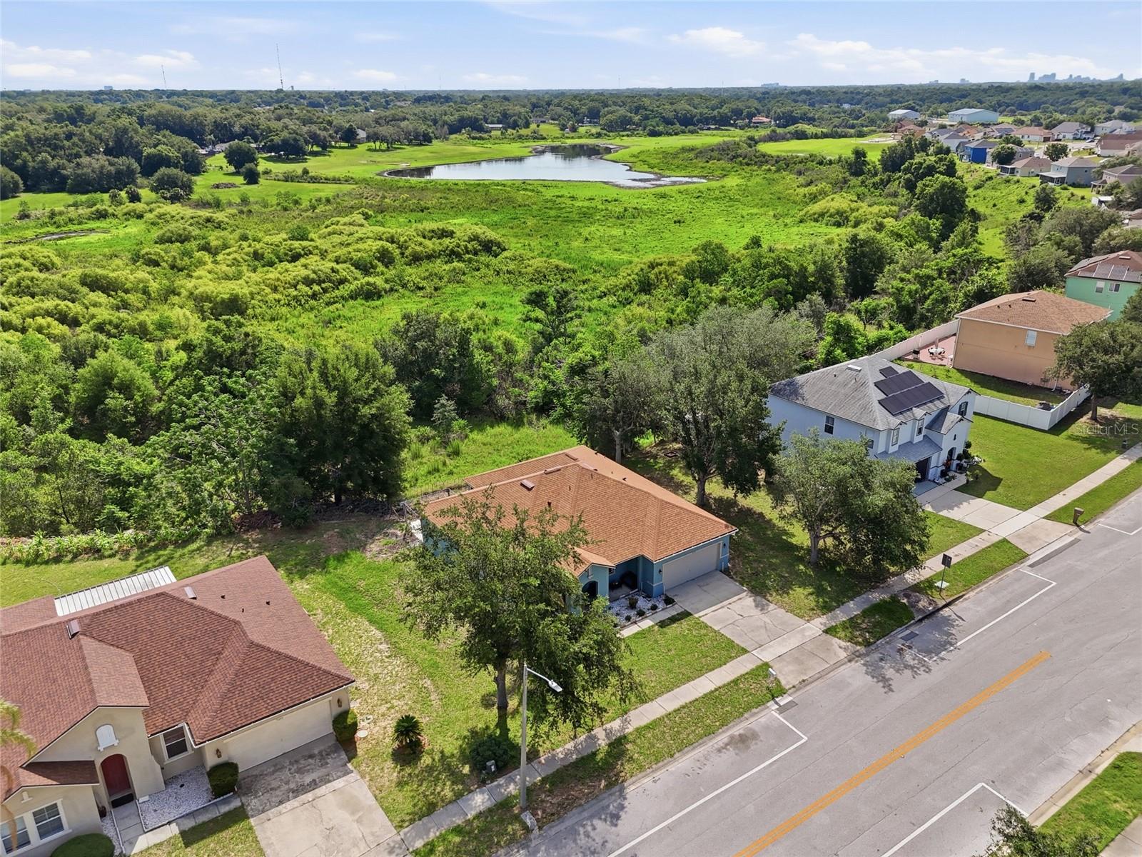 Foto de propiedad en 7254 COUNTRY RUN PKWY ORLANDO con MLS# O6416075