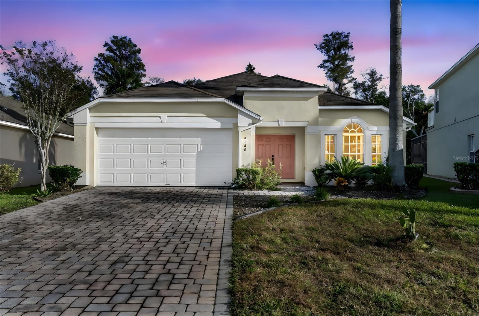 Foto de propiedad en 4700 CUMBRIAN LAKES DR KISSIMMEE con MLS# O6416389