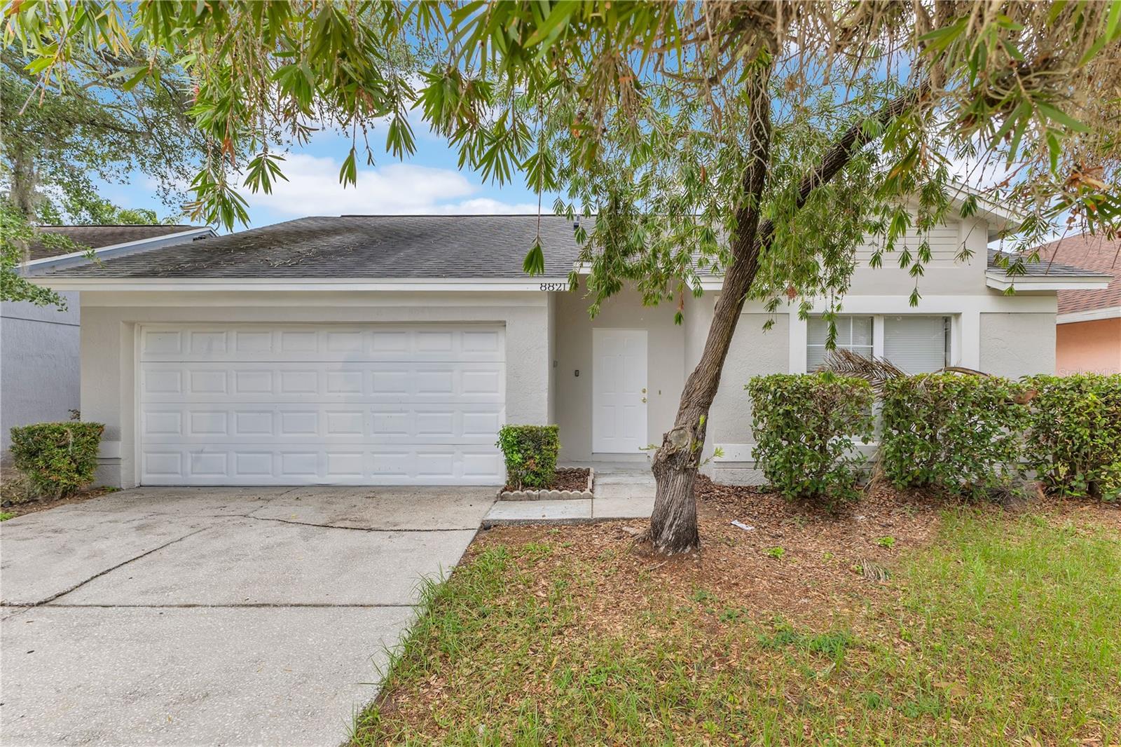 Foto de propiedad en 8821 PARLIAMENT CT KISSIMMEE con MLS# O6416468