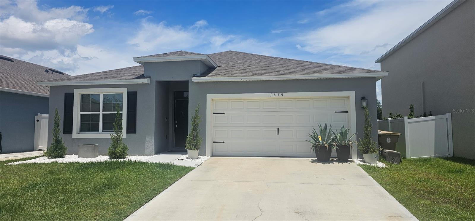 Foto de propiedad en 1575 BARBERRY DR KISSIMMEE con MLS# O6417570