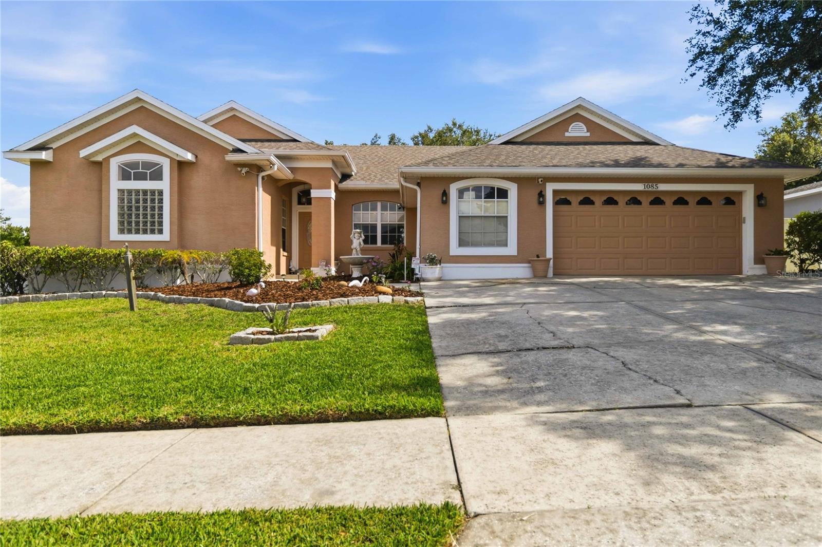 Foto de propiedad en 1085 CHASE DR WINTER GARDEN con MLS# O6417827