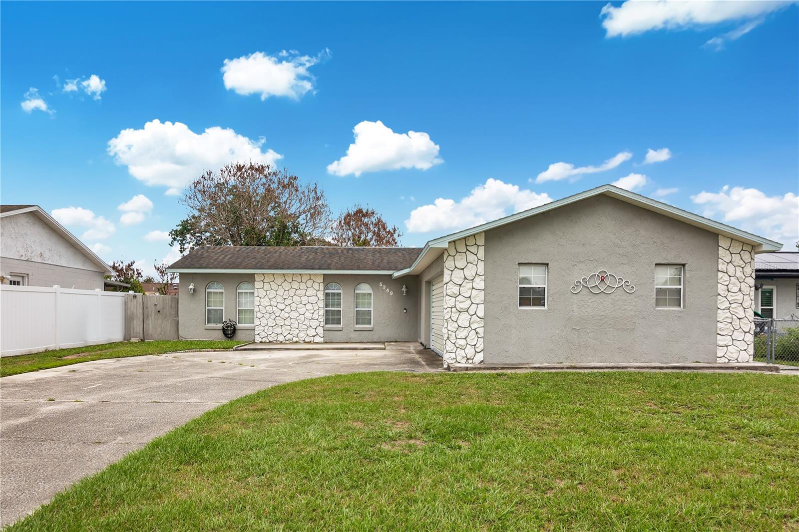 Foto de propiedad en 5349 MOONGLOW BLVD ORLANDO con MLS# O6417922