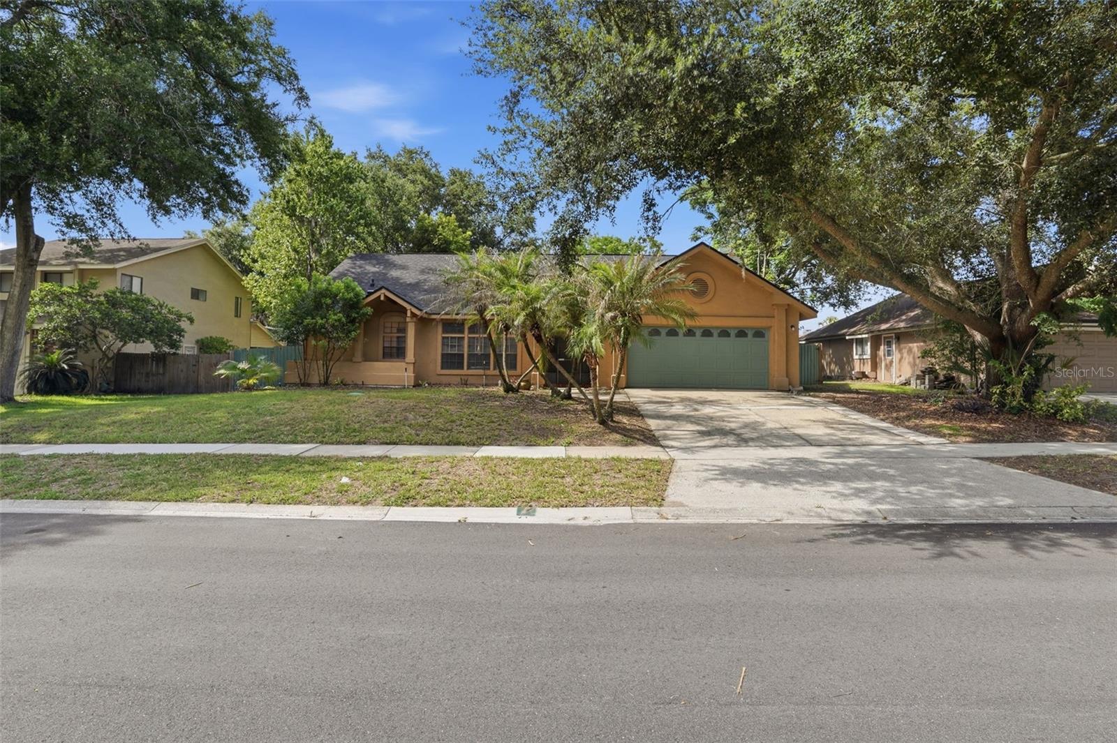 Foto de propiedad en 733 SWAYING PALM DR APOPKA con MLS# O6418203