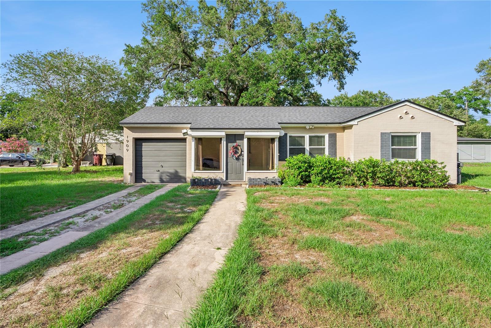 En Venta 1909 FERN CIR, ORLANDO, FL 32803