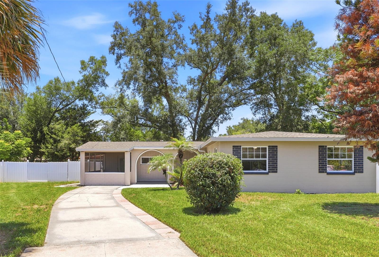 En Venta 511 OXFORD CT, ORLANDO, FL 32803