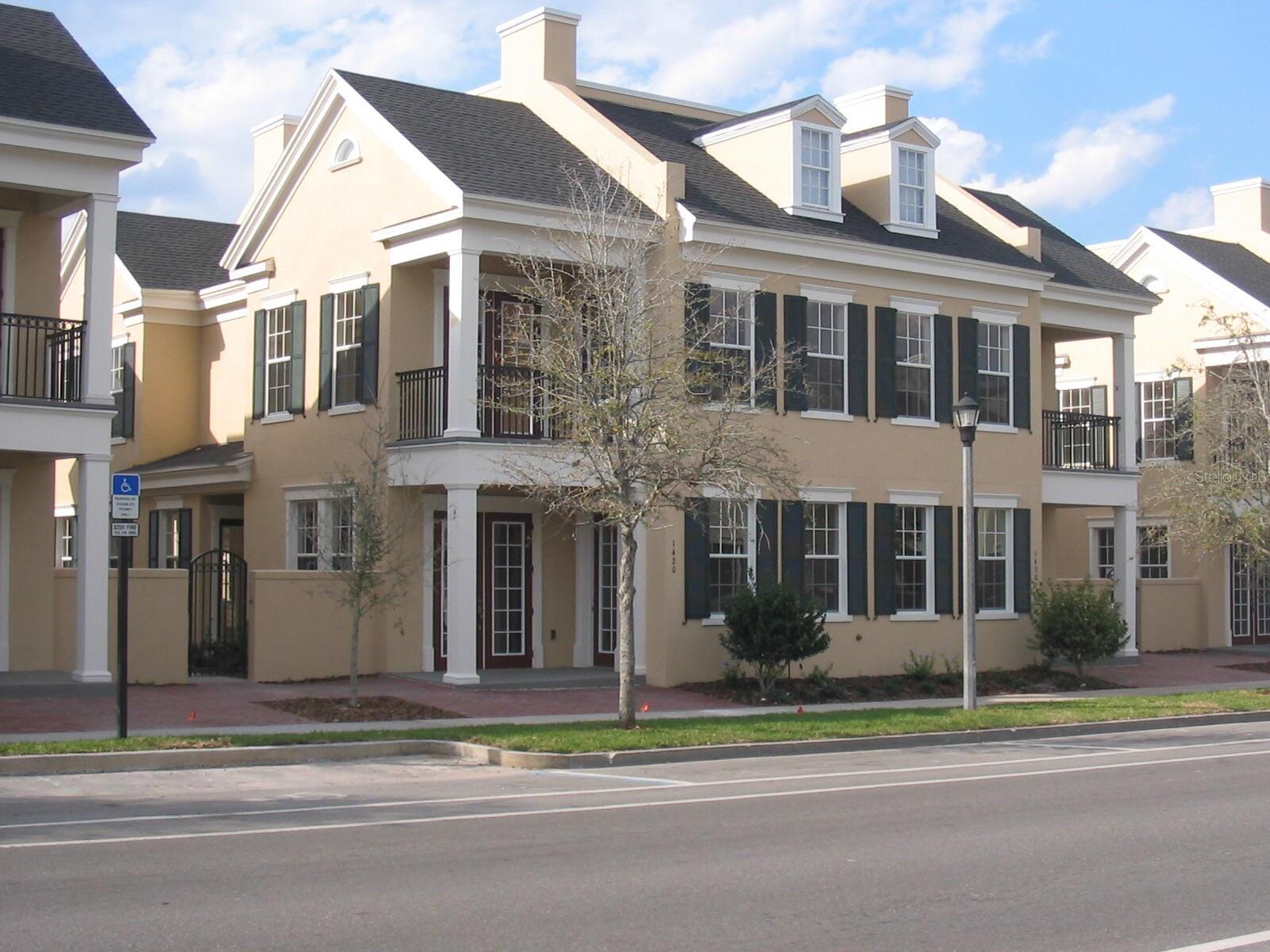 Located in the Baldwin Park Town Center - Short walk to Publix, Restaurants, Coffe Shop, Brewery, and many Boutique/Specialty Shops