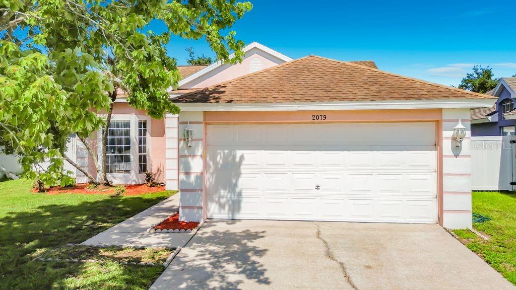 Foto de propiedad en 2079 SHANNON LAKES BLVD KISSIMMEE con MLS# O6419905