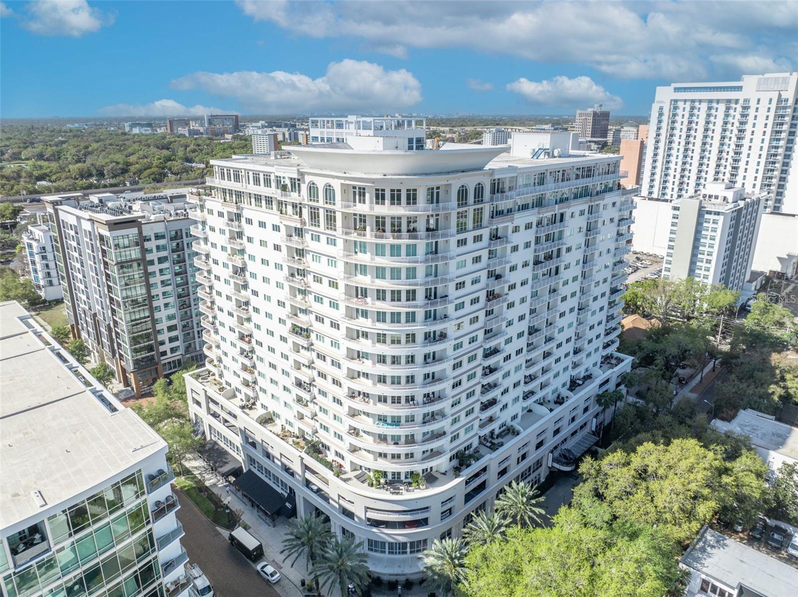 Foto de propiedad en 100 S EOLA DR #119 ORLANDO con MLS# O6419975