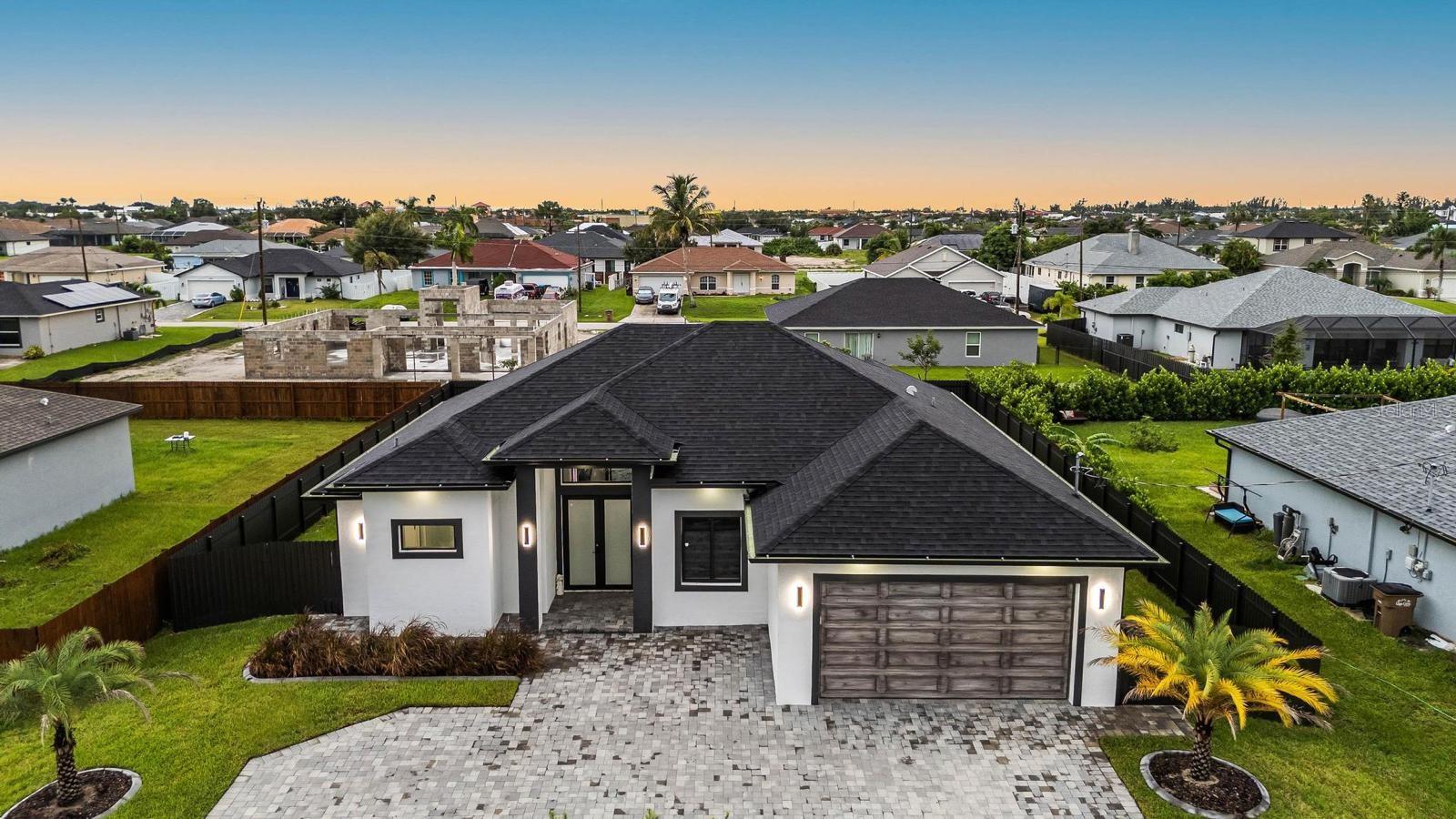 Foto de propiedad en 1112 EMBERS PKWY W CAPE CORAL con MLS# O6420797