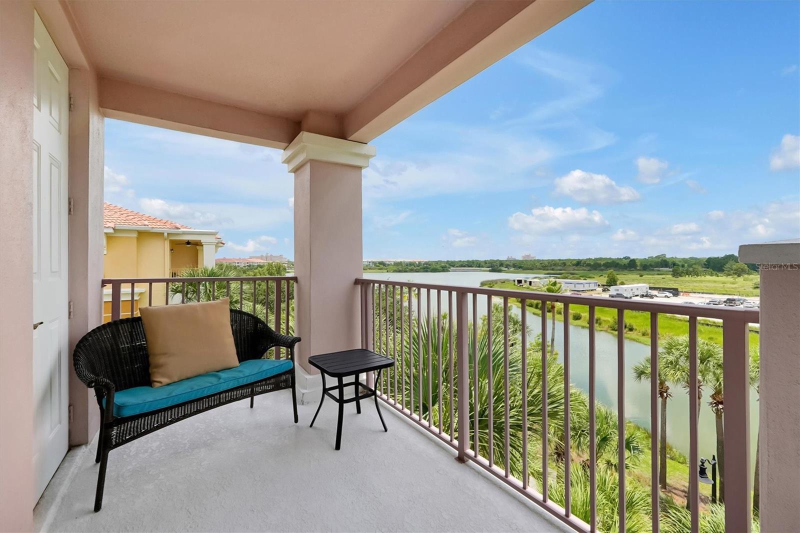 Foto de propiedad en 5048 SHOREWAY LOOP #40404 ORLANDO con MLS# O6421145