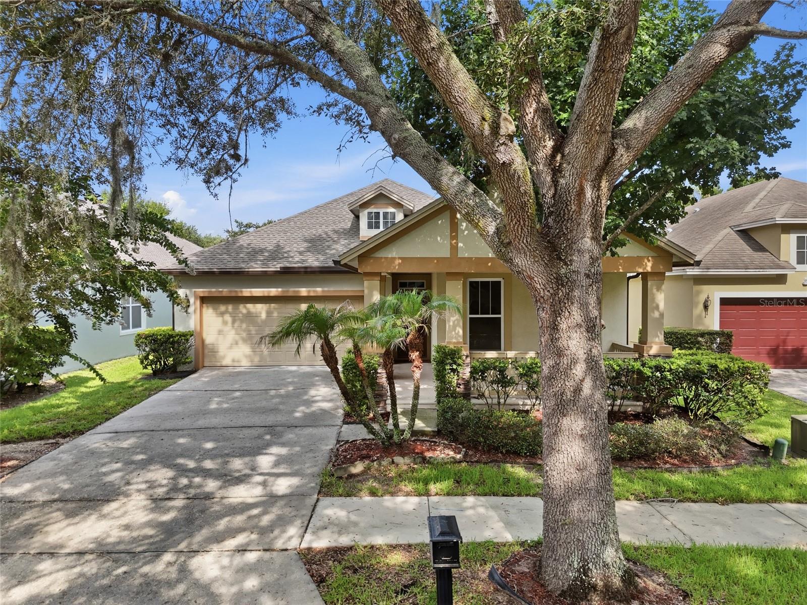 Foto de propiedad en 13137 PENSHURST LN WINDERMERE con MLS# O6421270