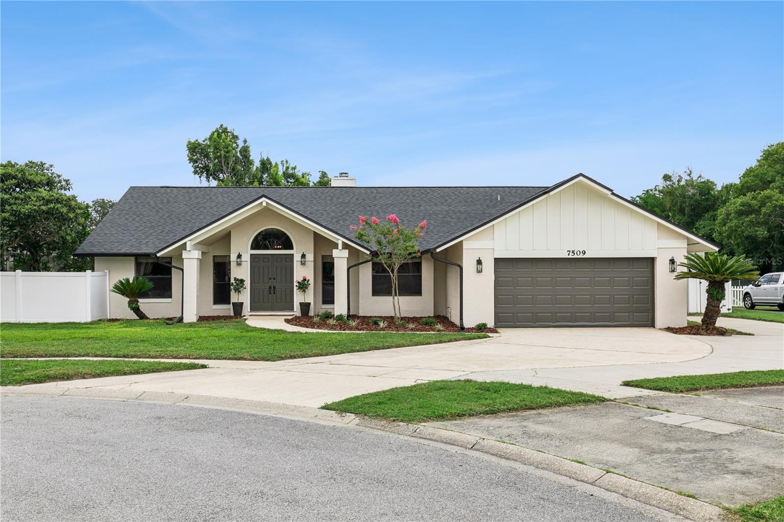 Foto de propiedad en 7509 GLENMOOR LN WINTER PARK con MLS# O6421887