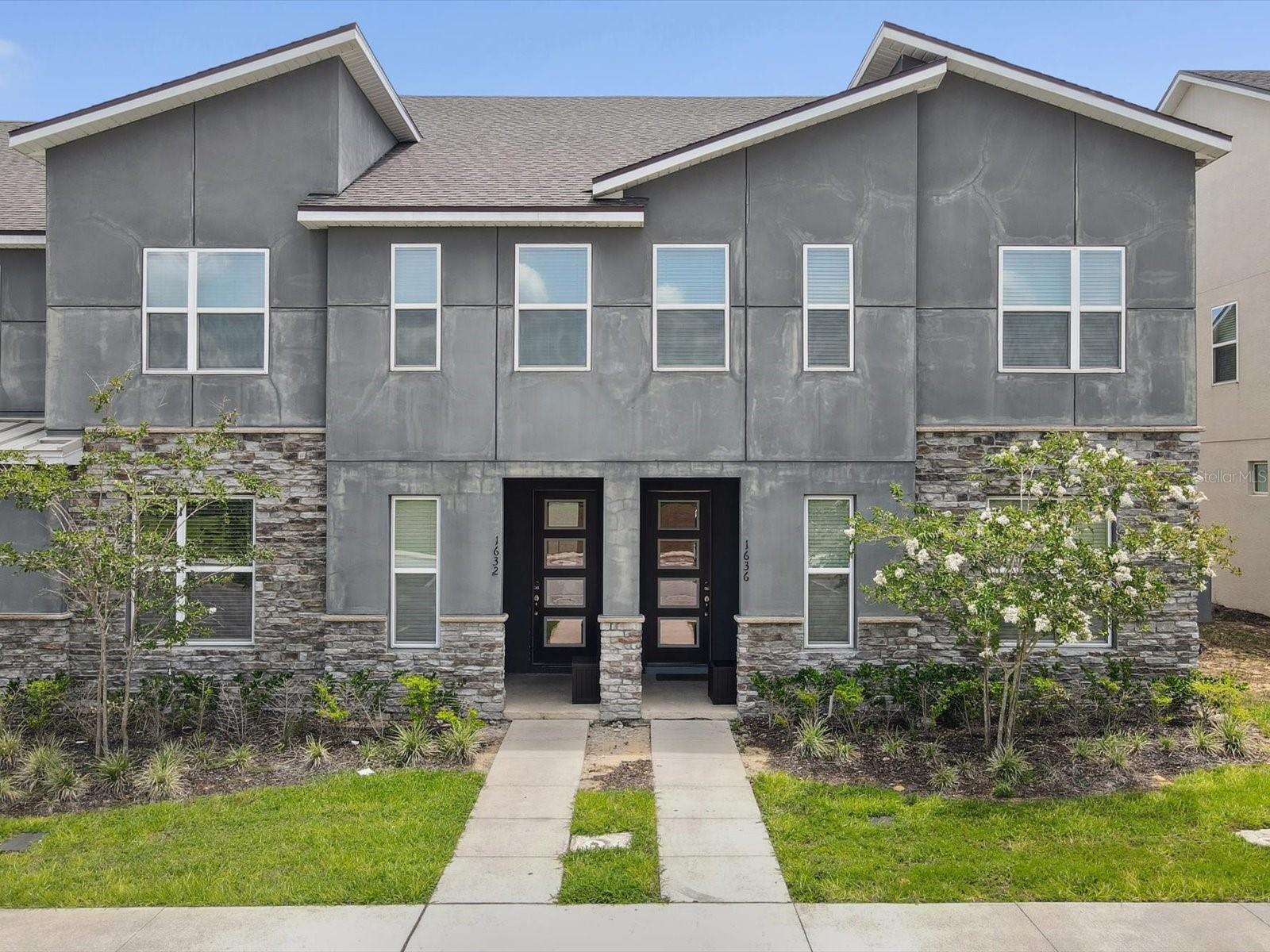 Foto de propiedad en 1632 TROPICAL PALMS CIR KISSIMMEE con MLS# O6422192