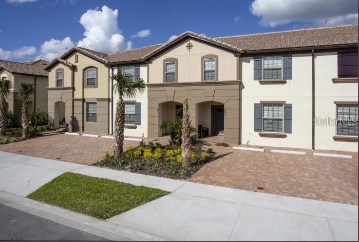 Foto de propiedad en 8875 GENEVE CT KISSIMMEE con MLS# O6422639