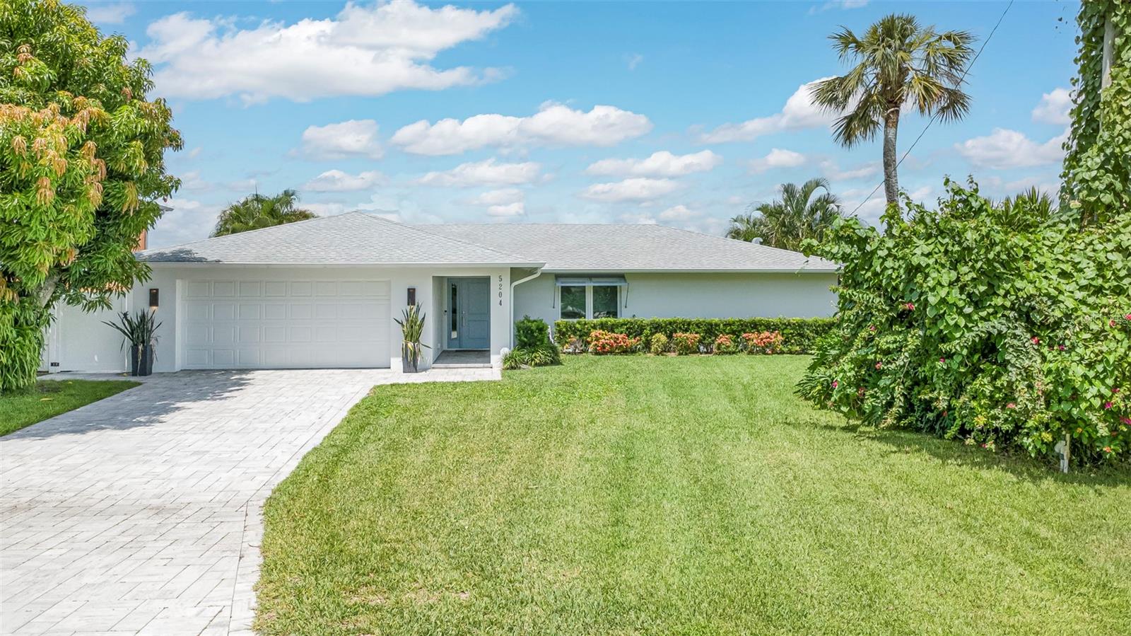 Foto de propiedad en 5204 TOWER DR CAPE CORAL con MLS# O6422896