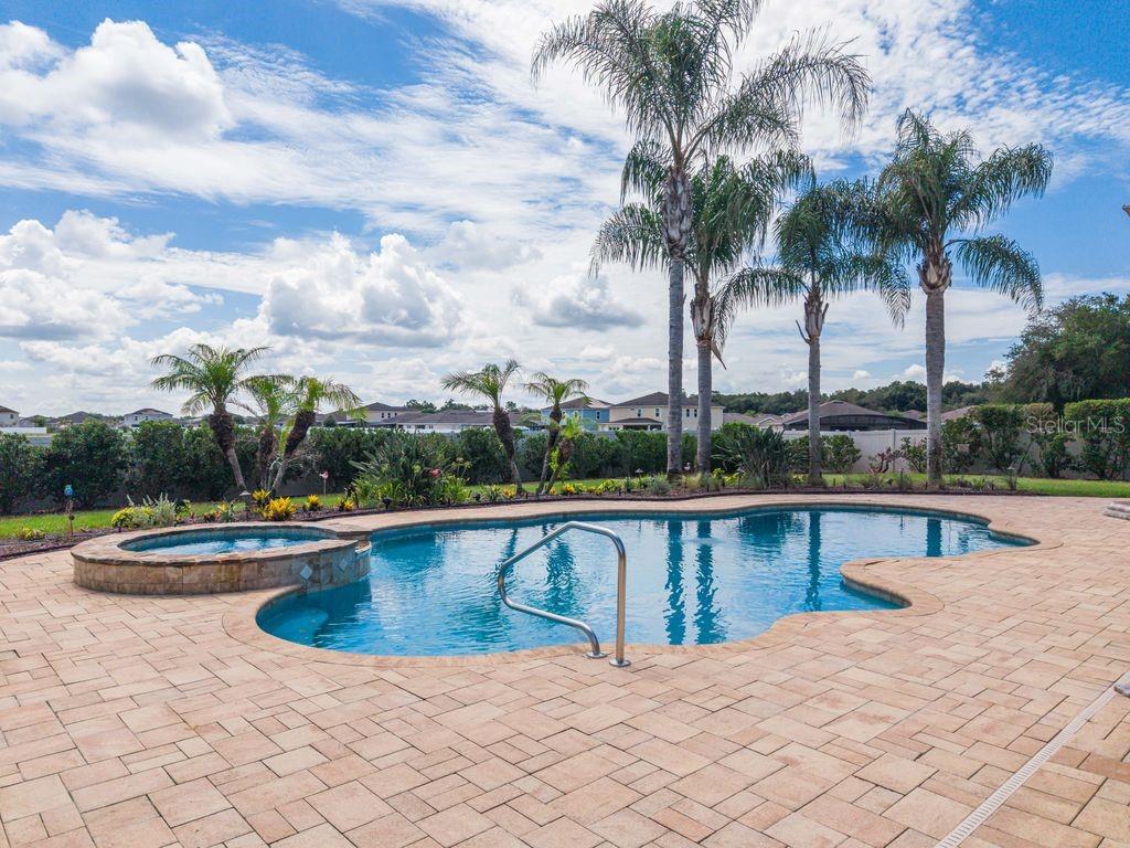 Foto de propiedad en 2629 TREE MEADOW LOOP APOPKA con MLS# O6423052