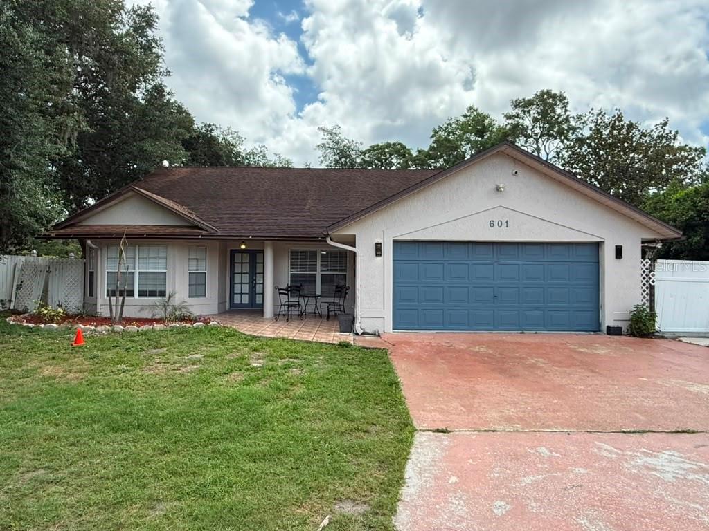 Foto de propiedad en 601 S DEAN RD ORLANDO con MLS# O6423519