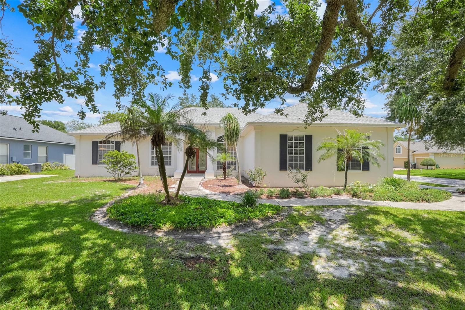 En Venta 8003 BELSHIRE DR, ORLANDO, FL 32835