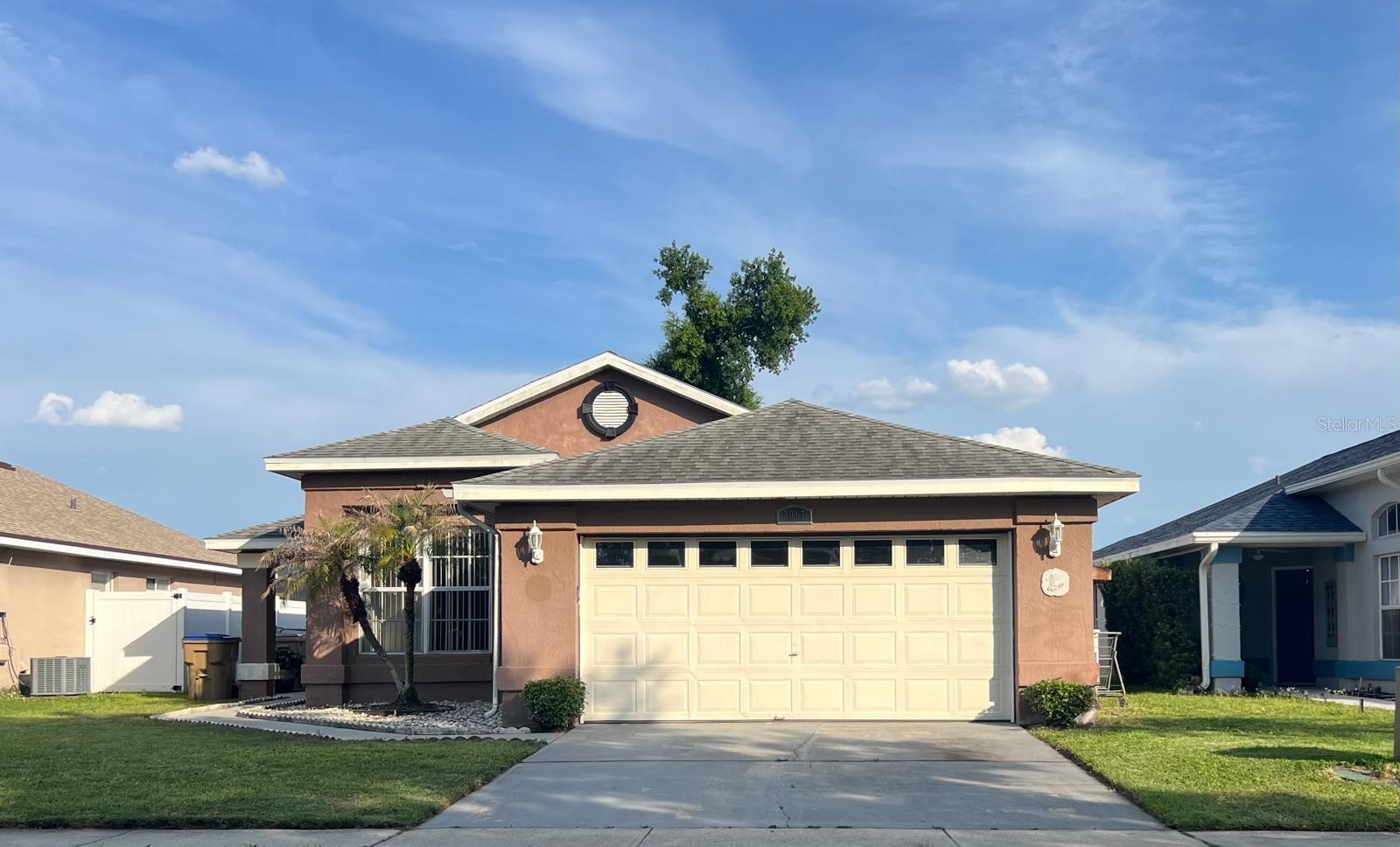 Foto de propiedad en 2967 STILLWATER DR KISSIMMEE con MLS# O6424025