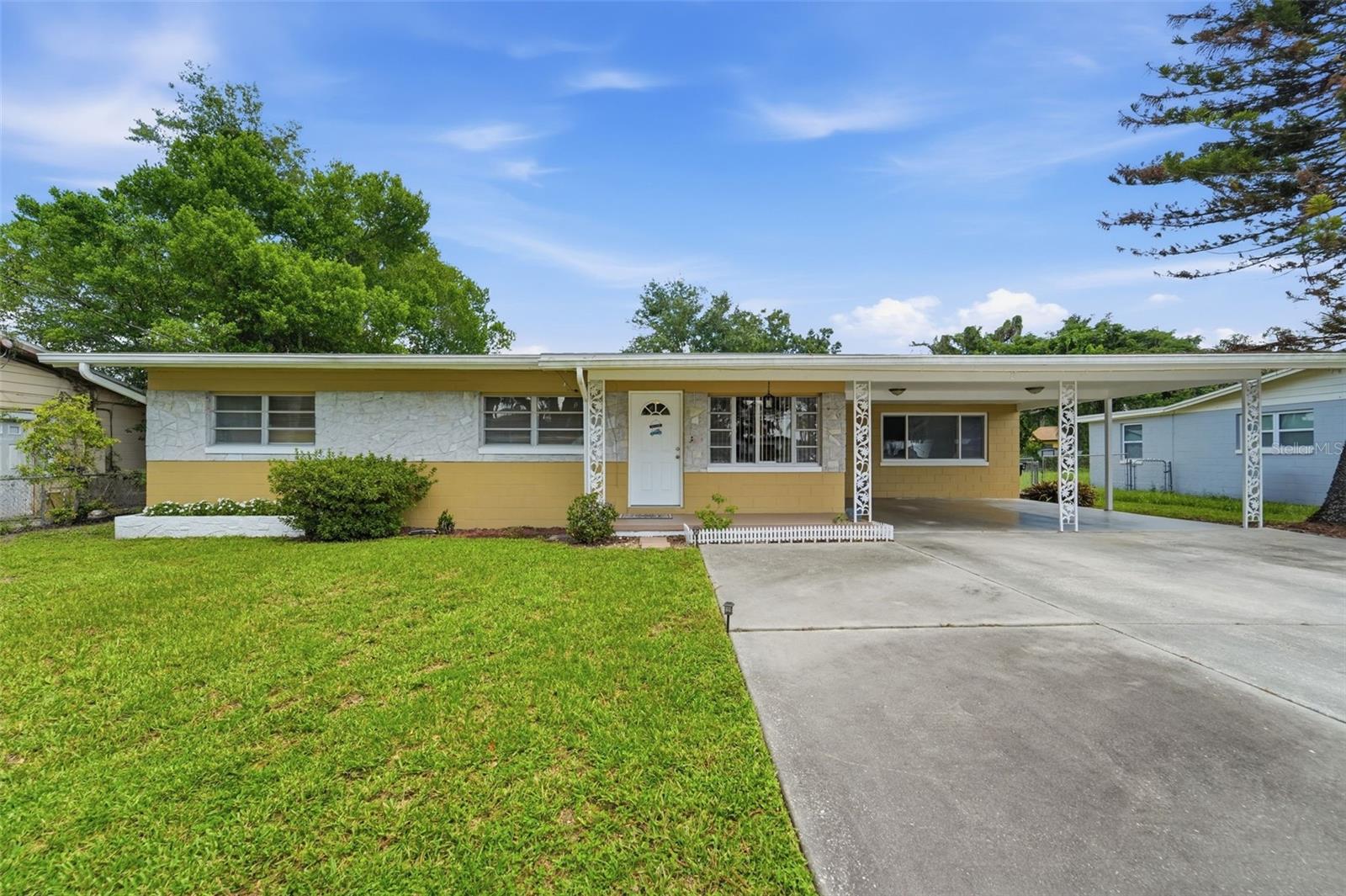 Foto de propiedad en 123 E LAKE MARY DR ORLANDO con MLS# O6424265