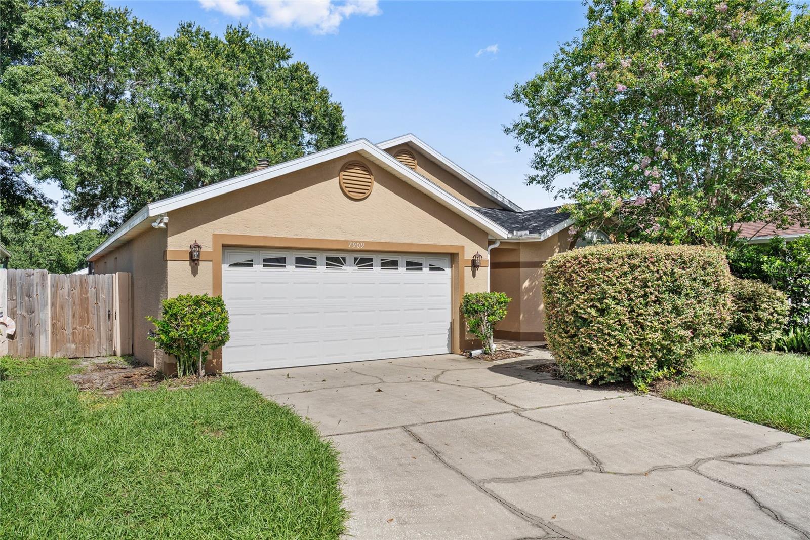 Foto de propiedad en 7909 WALDORF CT ORLANDO con MLS# O6425425