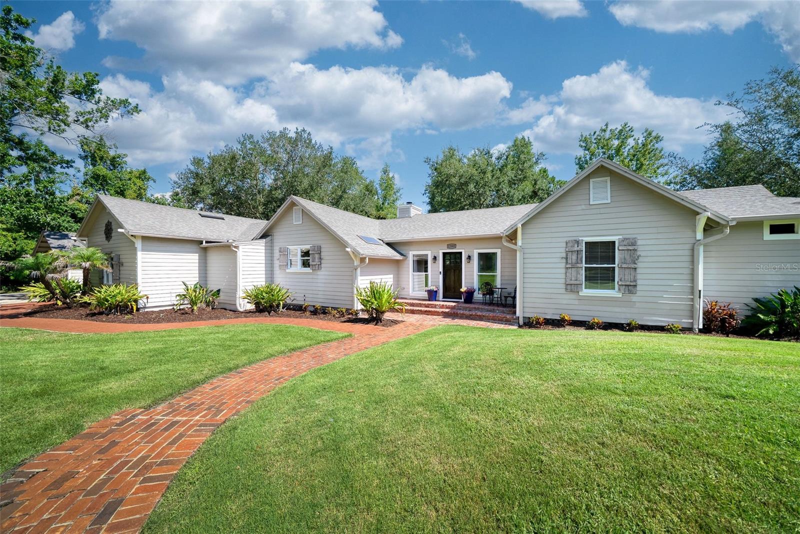 Foto de propiedad en 12085 SANDY SHORES DR WINDERMERE con MLS# O6426164