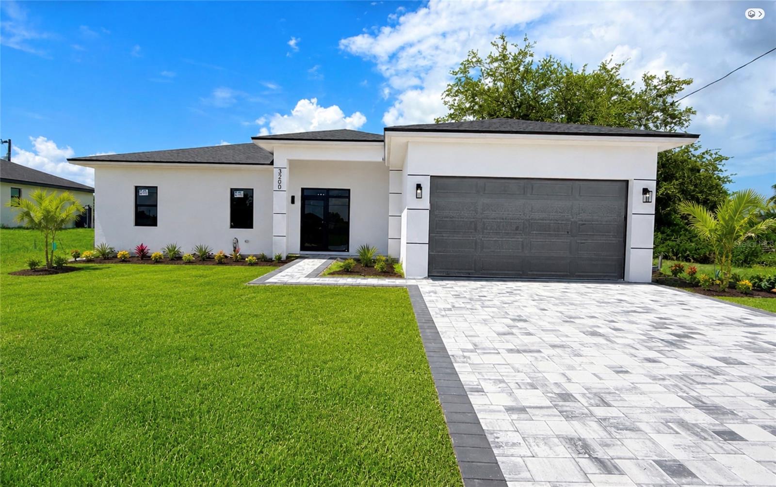 Foto de propiedad en 3200 8TH ST SW LEHIGH ACRES con MLS# O6426352