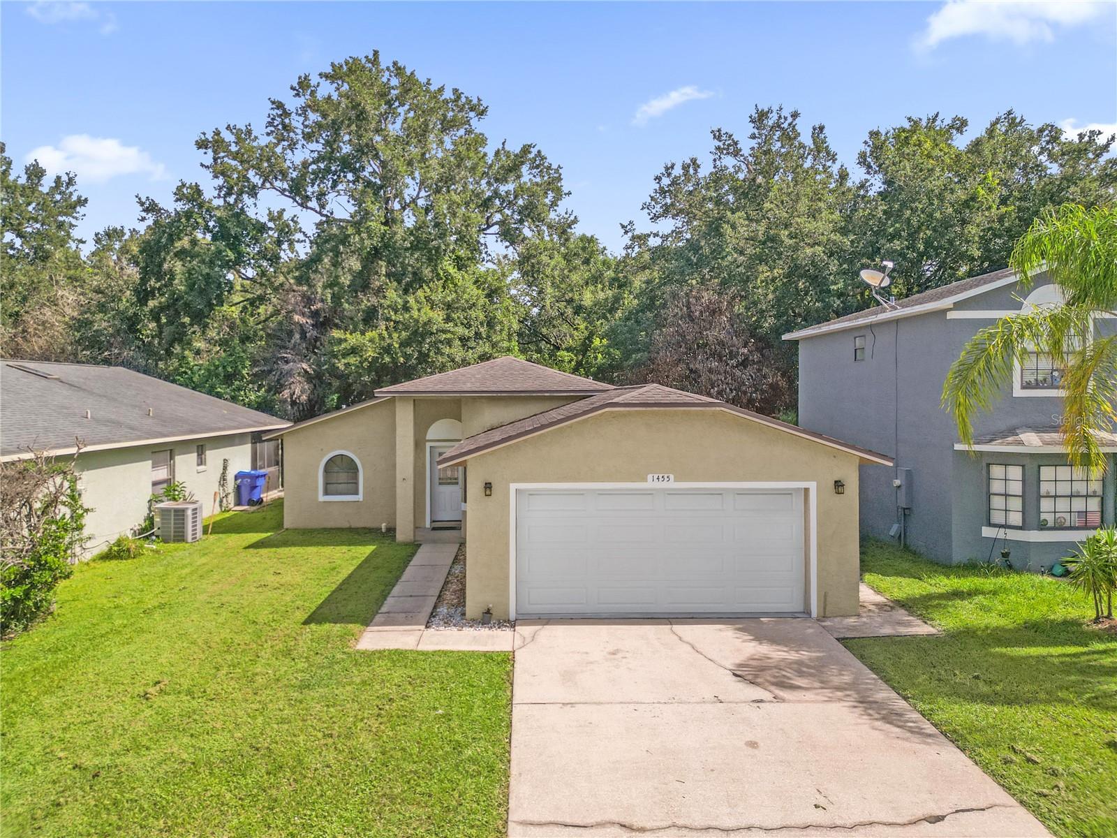 Foto de propiedad en 1455 ELDRA DR KISSIMMEE con MLS# O6426494