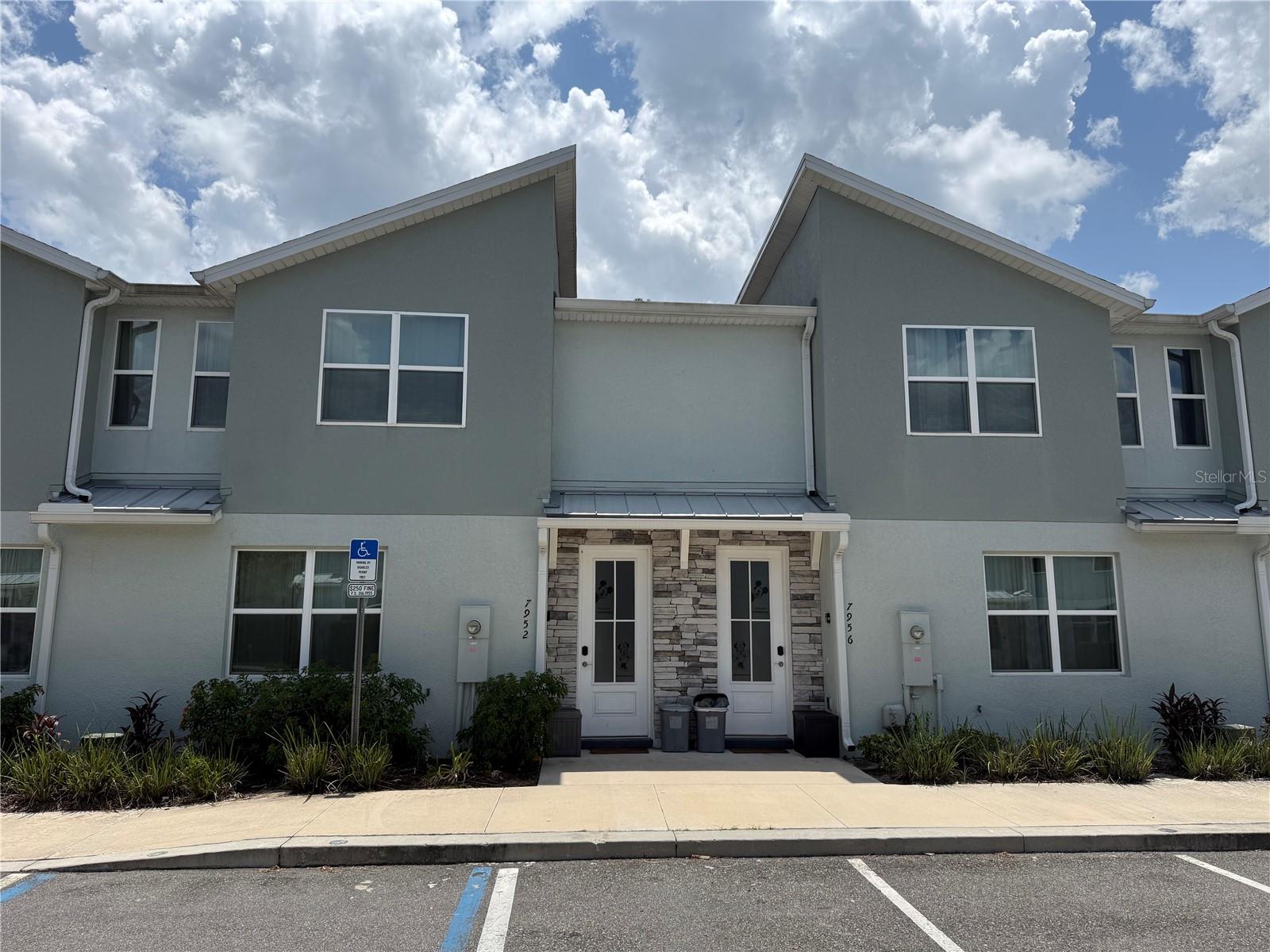 Foto de propiedad en 7952 FORMOSA VALLEY PL KISSIMMEE con MLS# O6427425