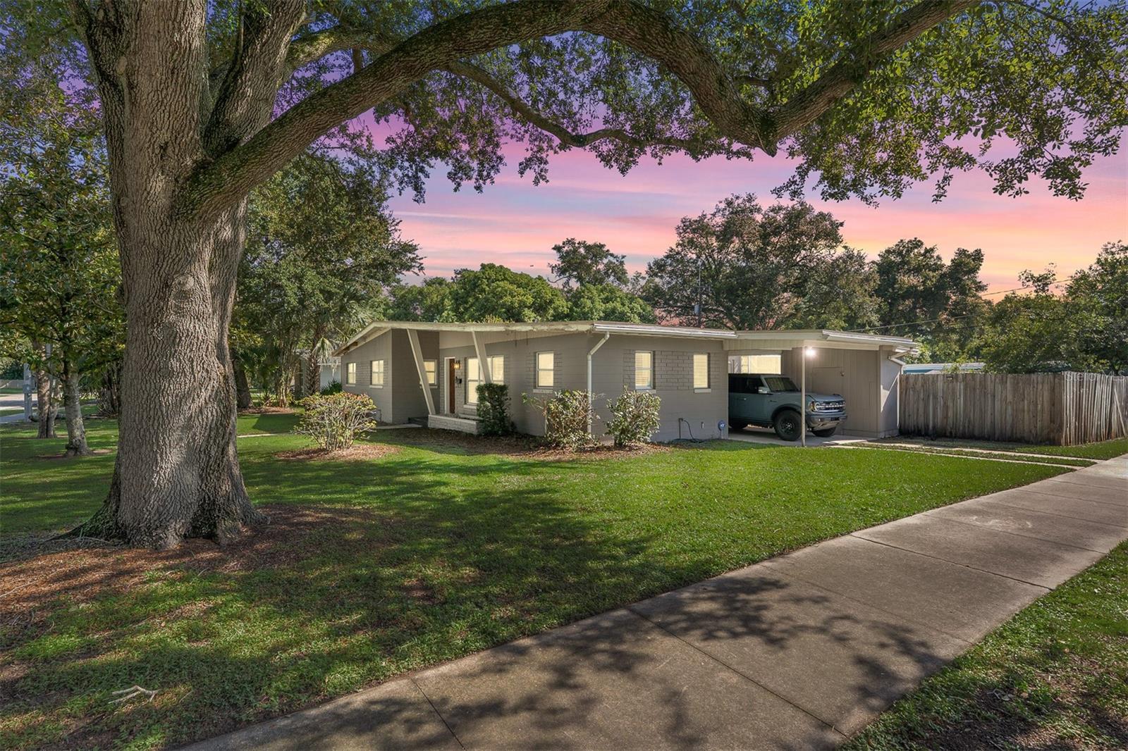 En Venta 1209 S CRYSTAL LAKE DR, ORLANDO, FL 32806