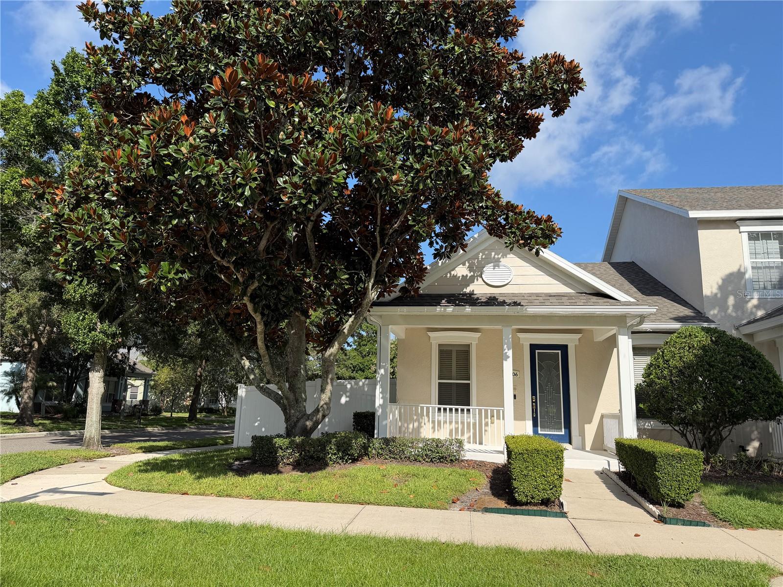 Foto de propiedad en 13006 SUNKISS LOOP WINDERMERE con MLS# O6427757