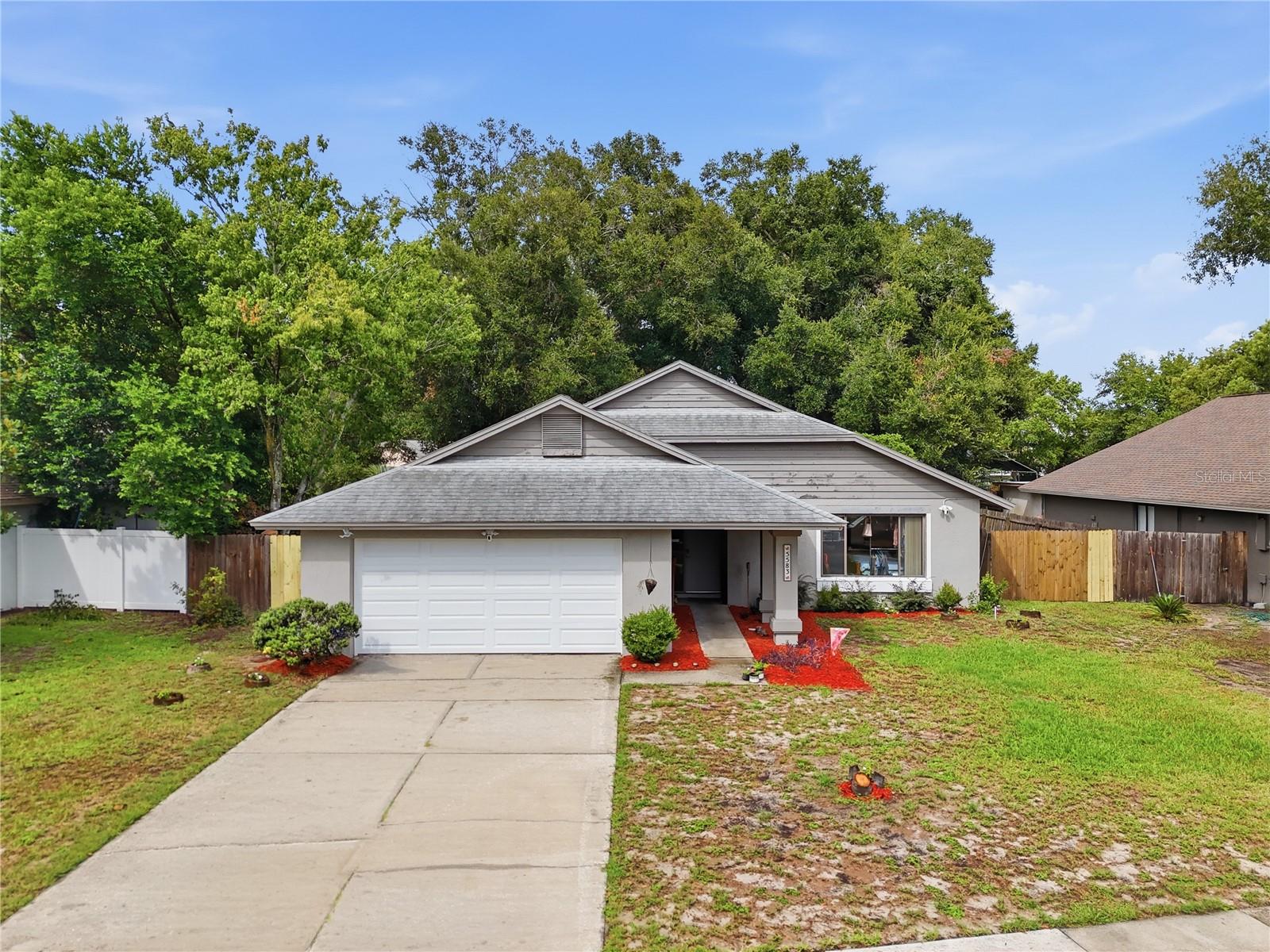 Foto de propiedad en 5583 LONG LAKE DR ORLANDO con MLS# O6427985