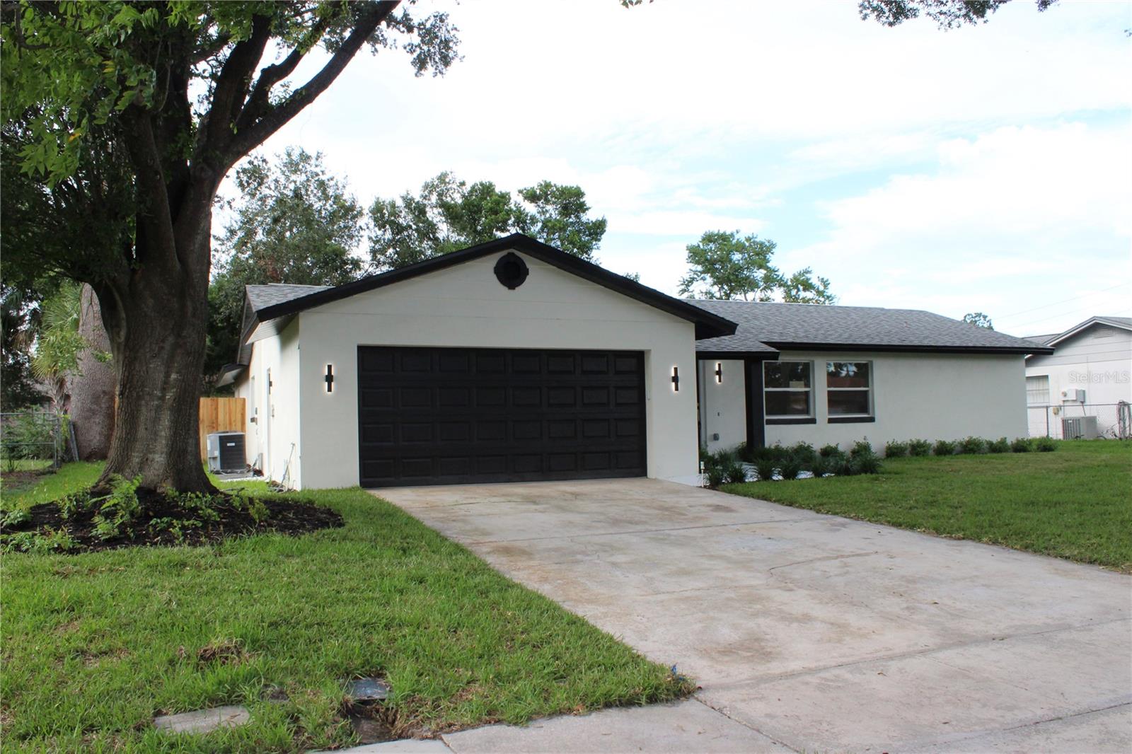 Foto de propiedad en 7015 CRESTLAKE DR ORLANDO con MLS# O6428433