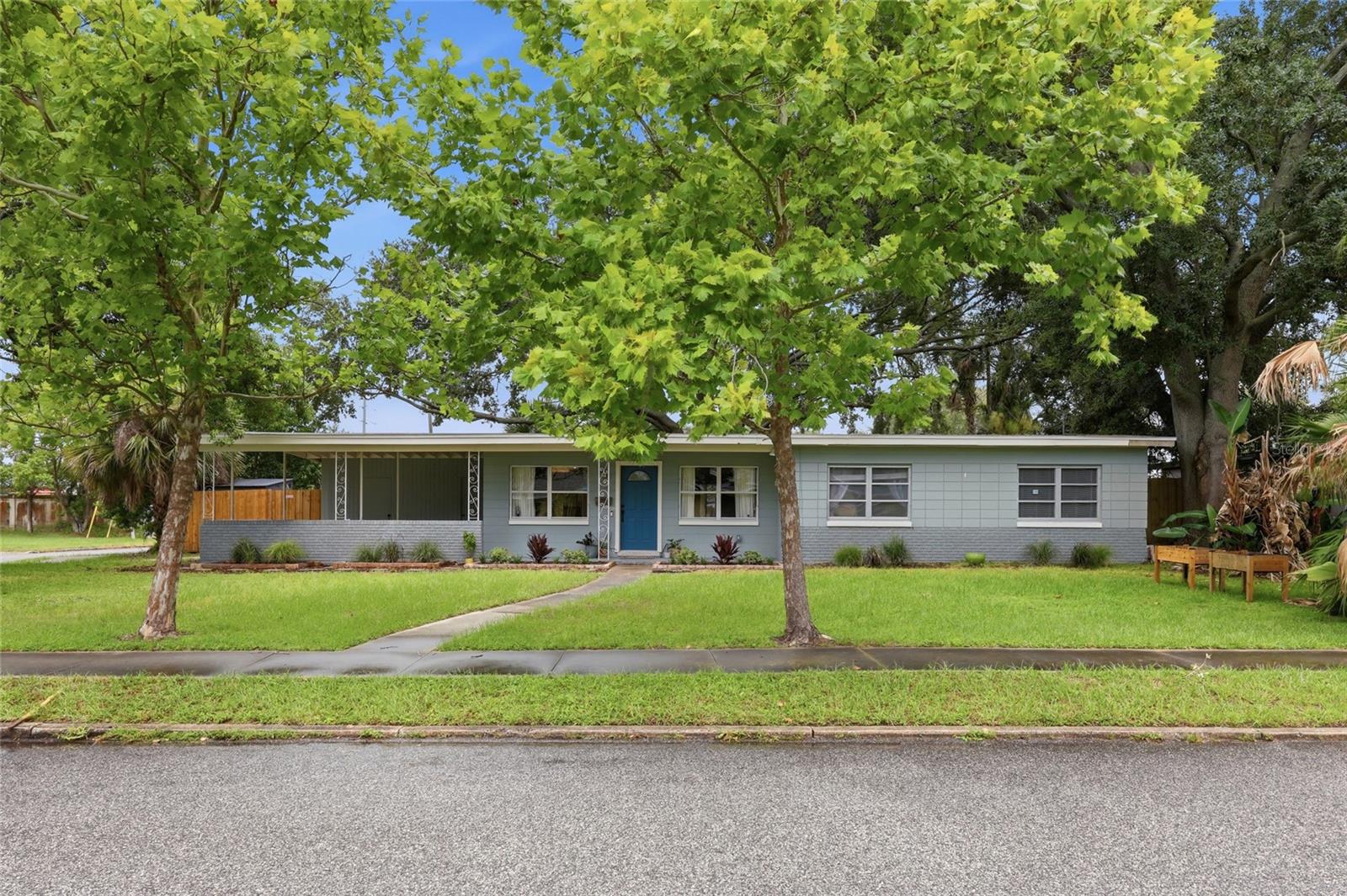 En Venta 712 MALONE DR, ORLANDO, FL 32810