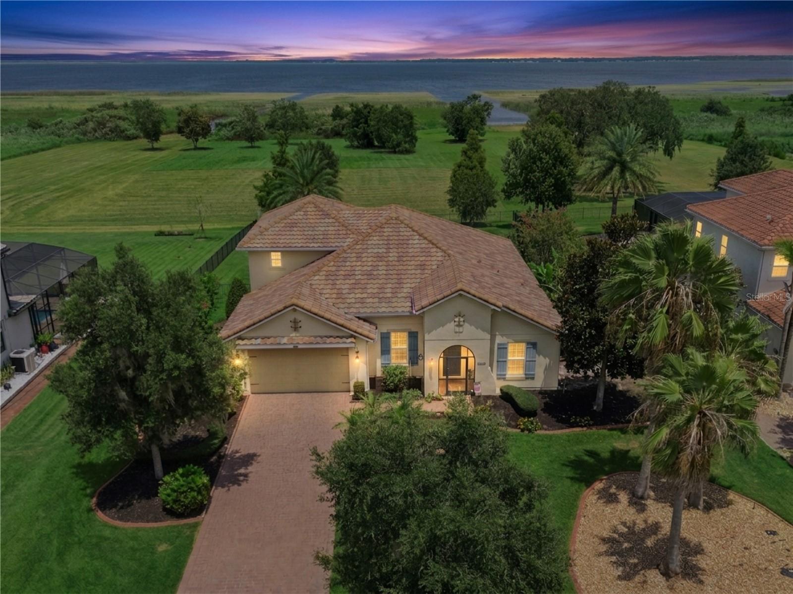 Foto de propiedad en 1511 GATEWAY LN KISSIMMEE con MLS# O6429063
