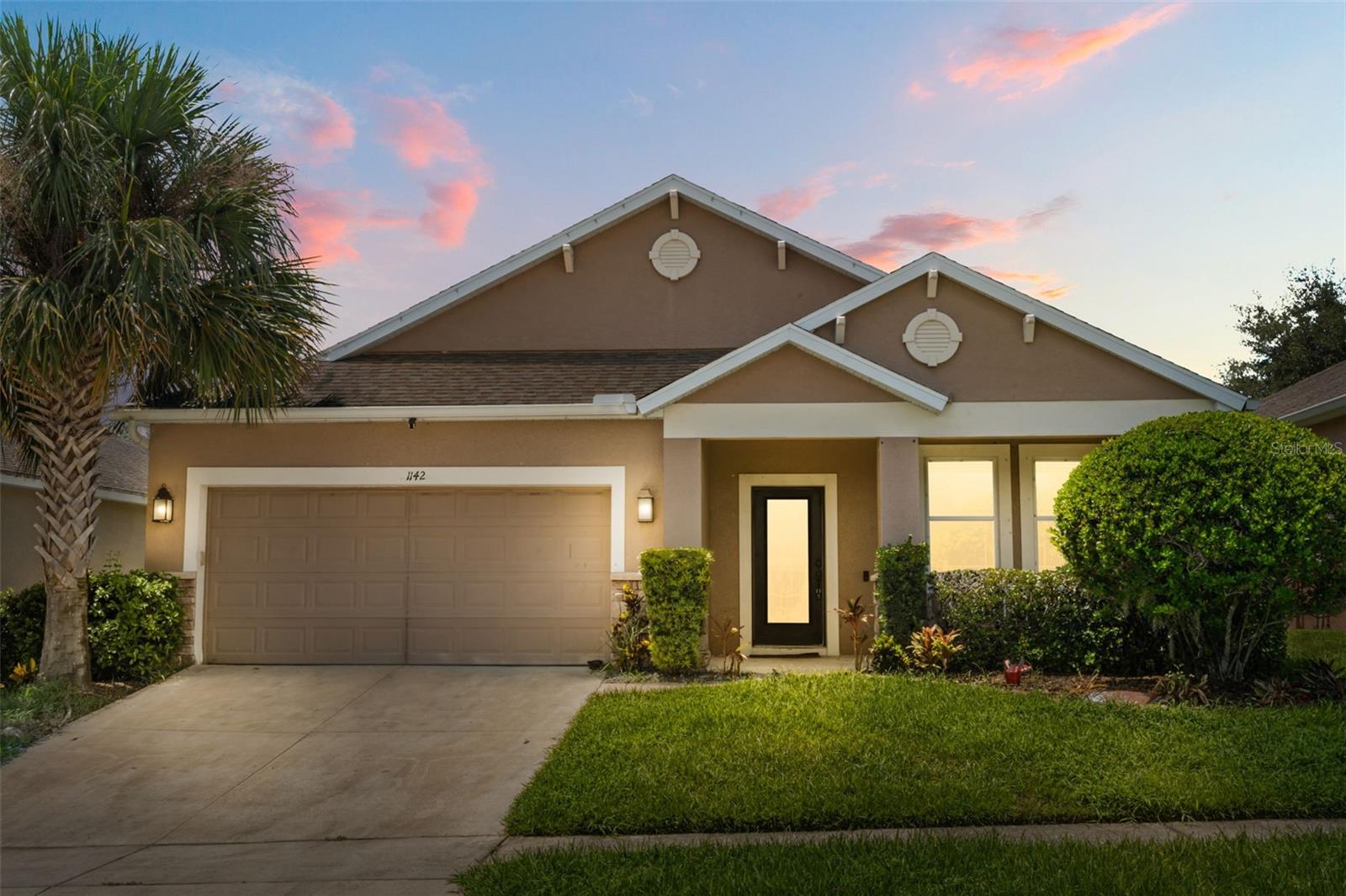 Foto de propiedad en 1142 GRAND HILLTOP DR APOPKA con MLS# O6431772