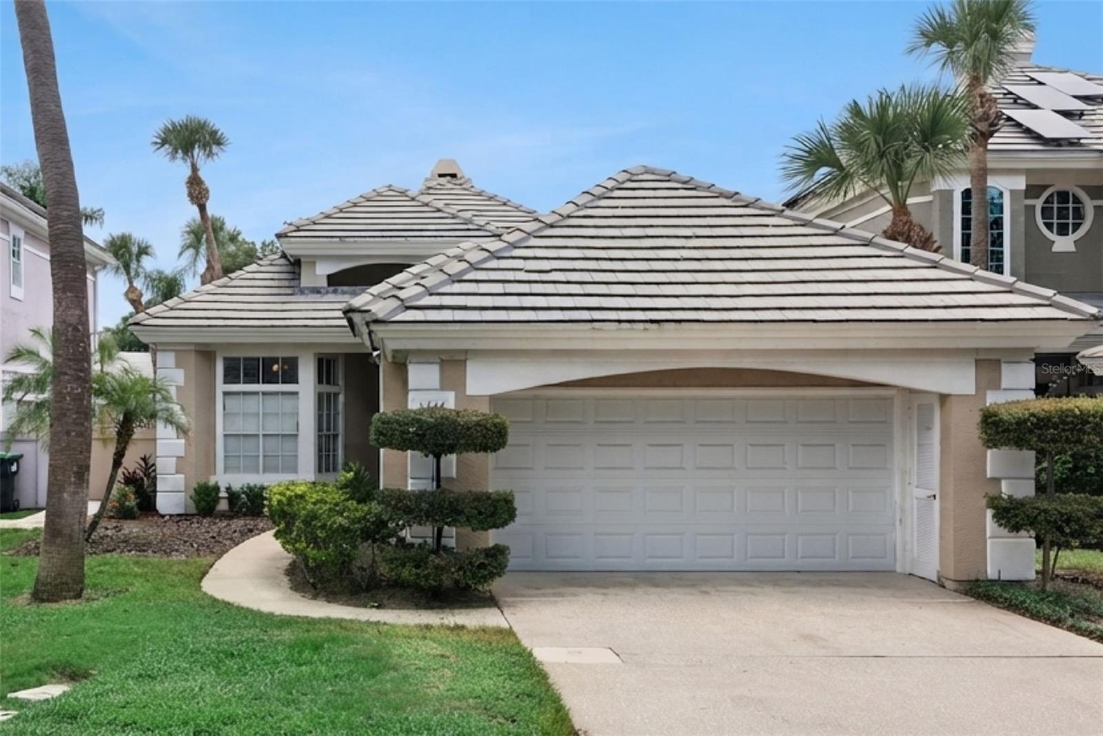 Foto de propiedad en 8444 FOXWORTH CIR #48 ORLANDO con MLS# O6431907