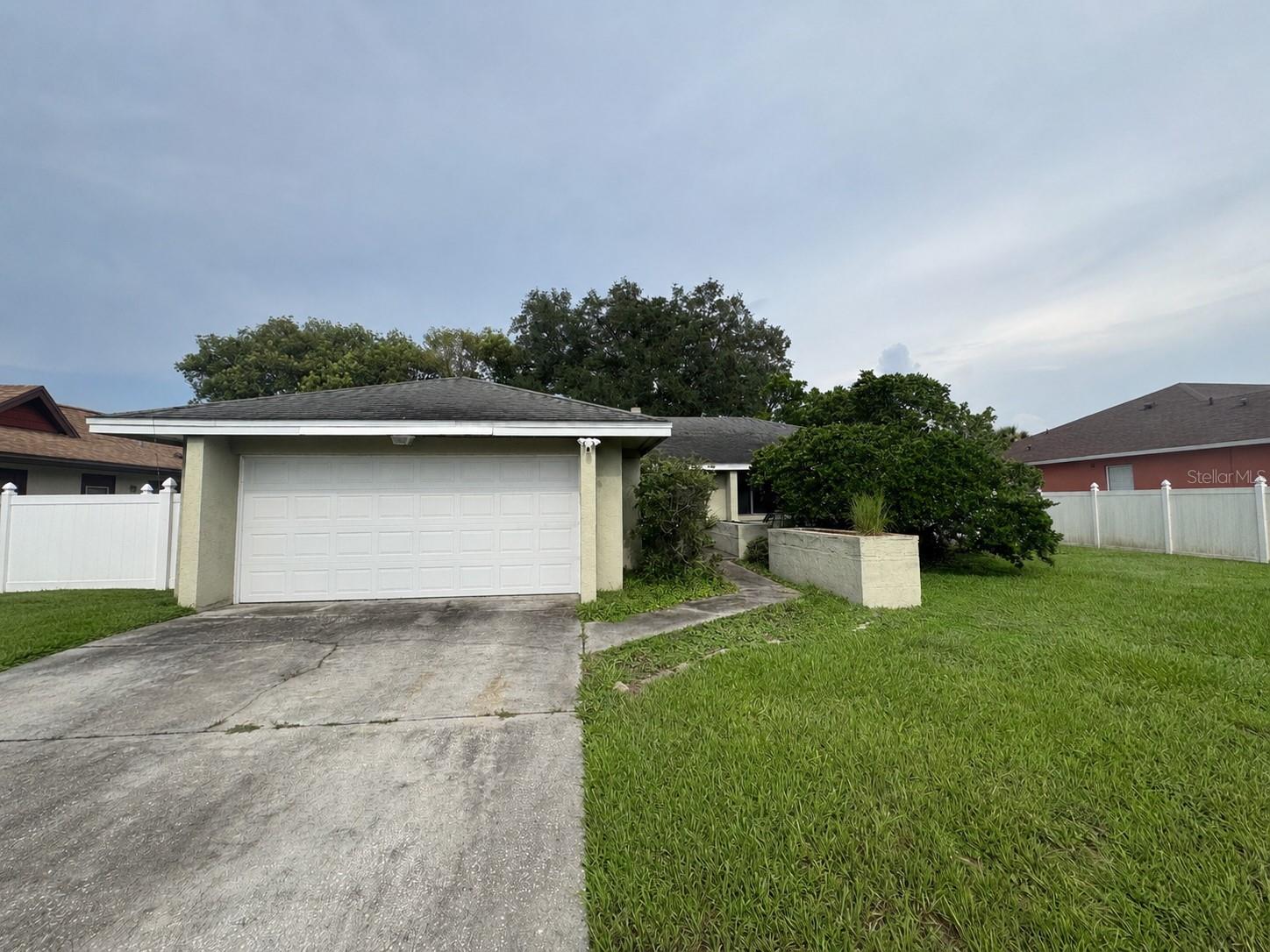 En Venta 2419 AMBERLY AVE, ORLANDO, FL 32833
