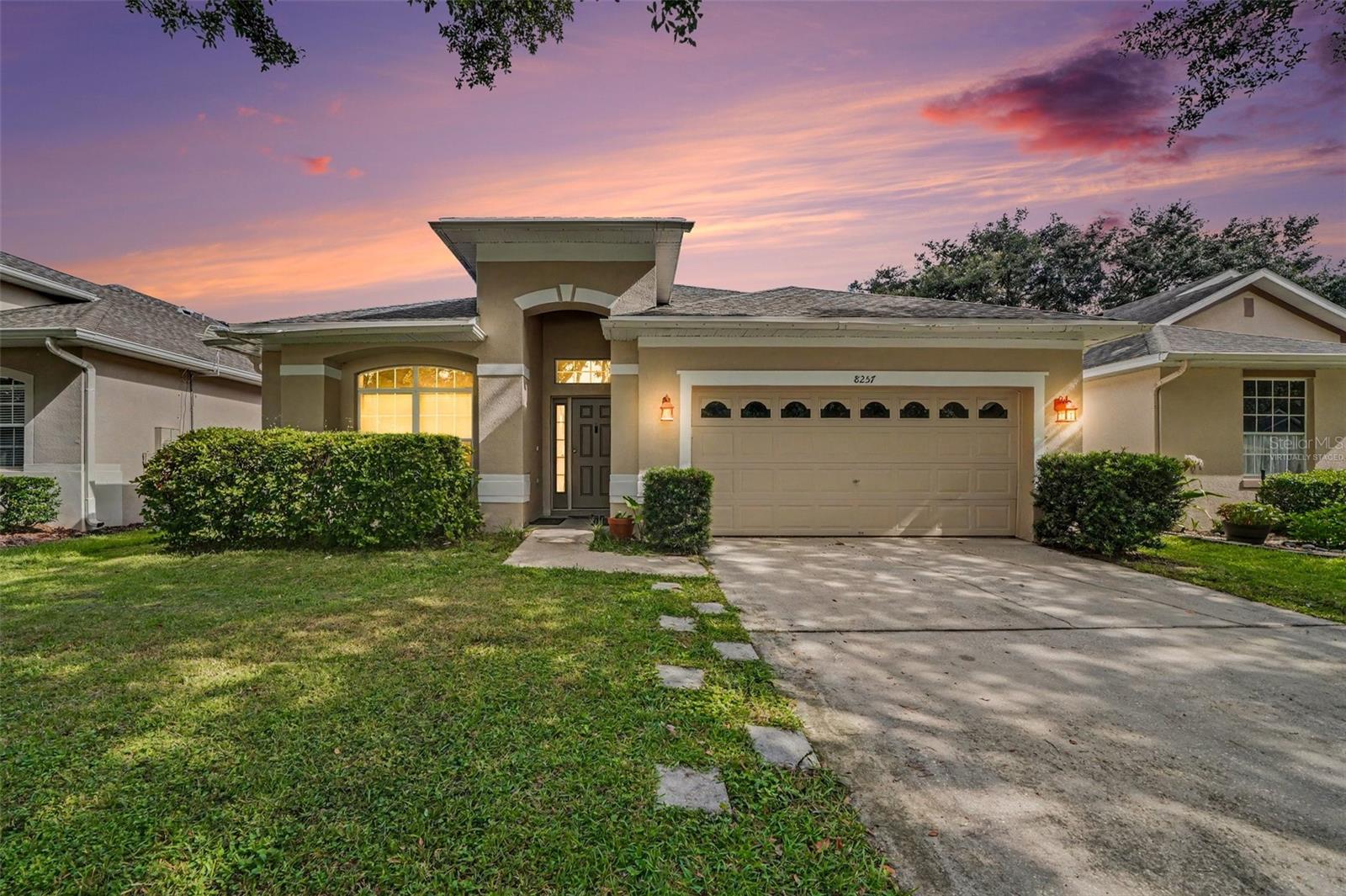 Foto de propiedad en 8257 BAYWOOD VISTA DR ORLANDO con MLS# O6432101