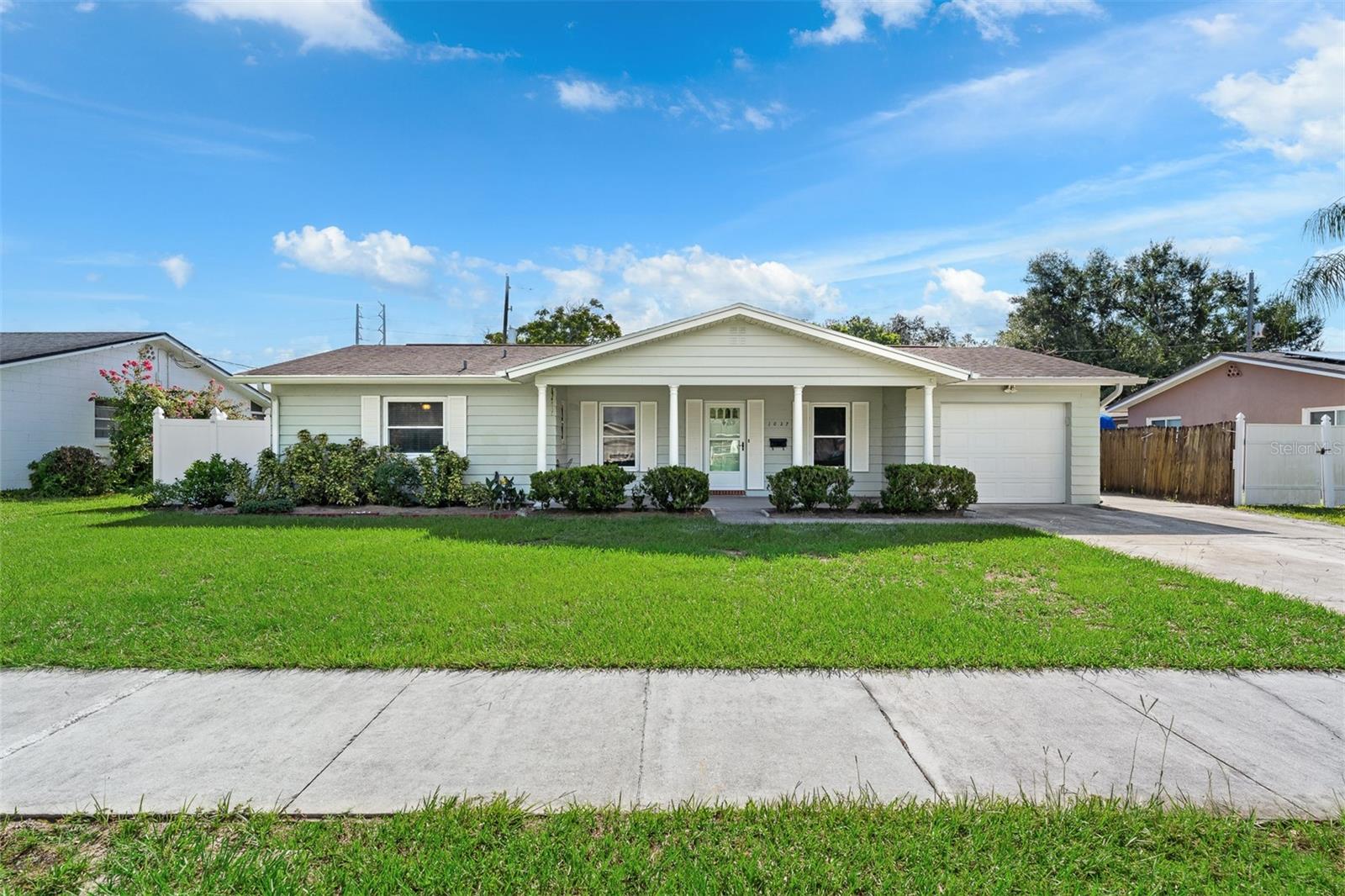 Foto de propiedad en 1027 SUNWOOD LN ORLANDO con MLS# O6432695