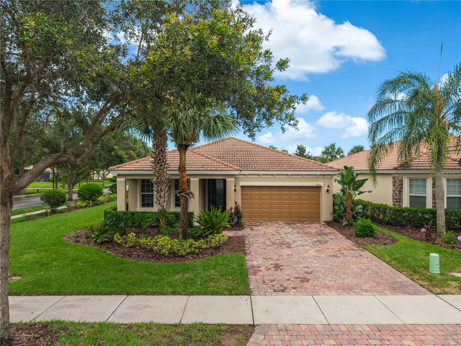 Foto de propiedad en 11905 AUTUMN FERN LN ORLANDO con MLS# O6432771