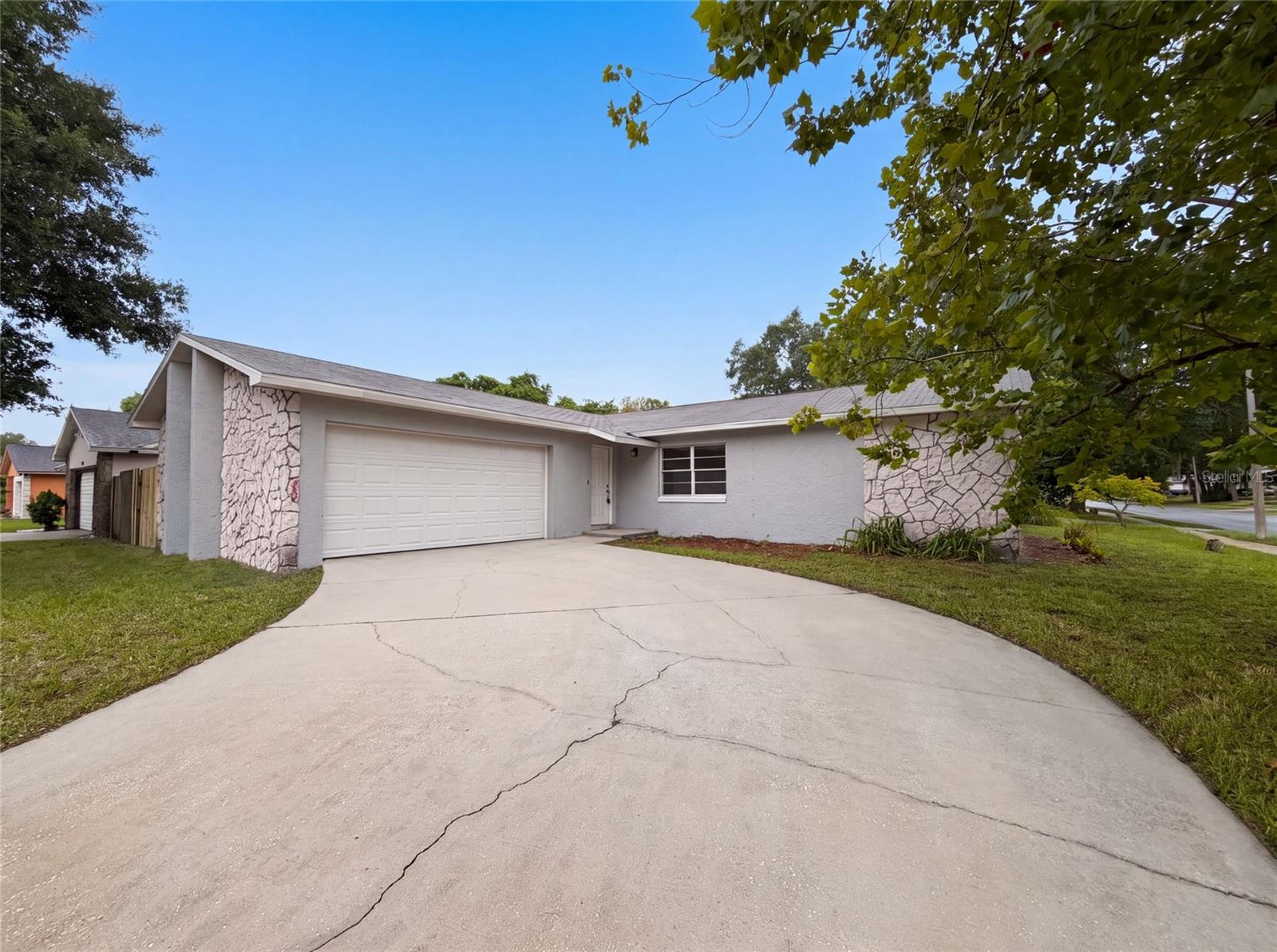 Foto de propiedad en 8310 ROLLING LOG DR ORLANDO con MLS# O6432867