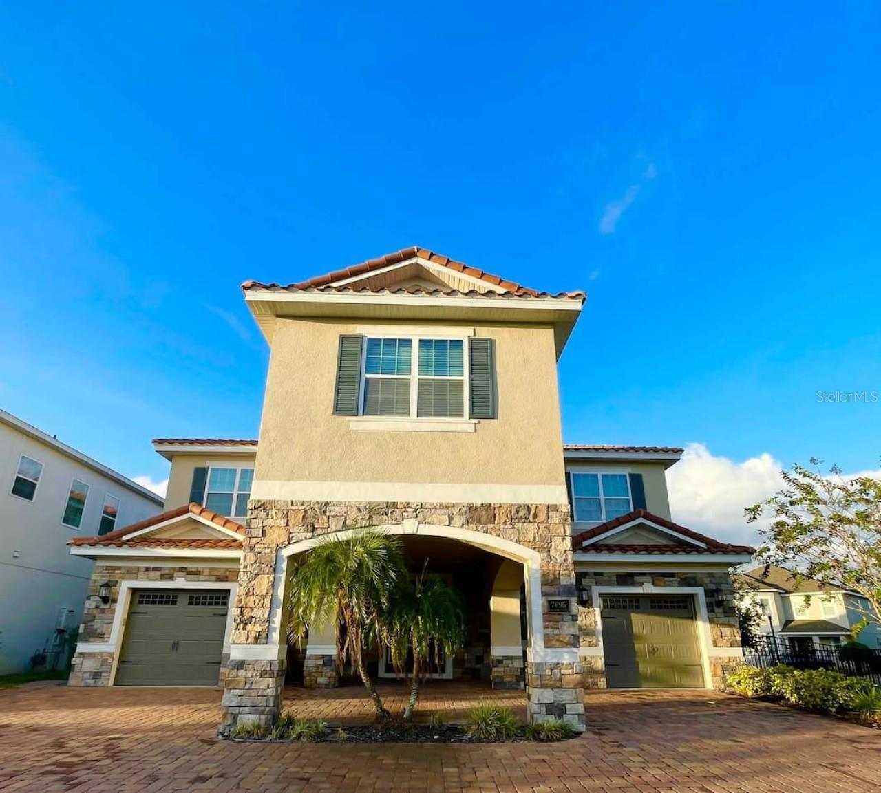 En Venta 7695 GRABEN ST, KISSIMMEE, FL 34747